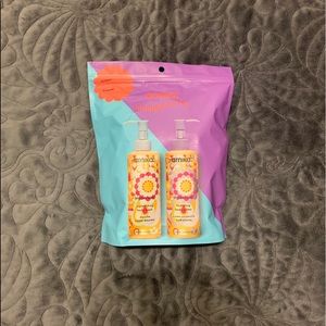 Amika body wash and body lotion set